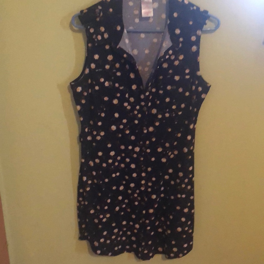 Cute collared sun dress NWOT button front look cool and comfortable